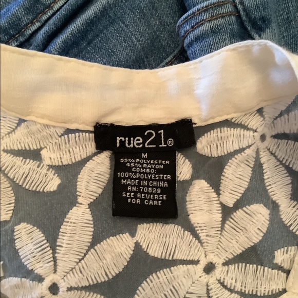 Rue 21 long sleeve gorgeous blouse - Picture 5 of 6